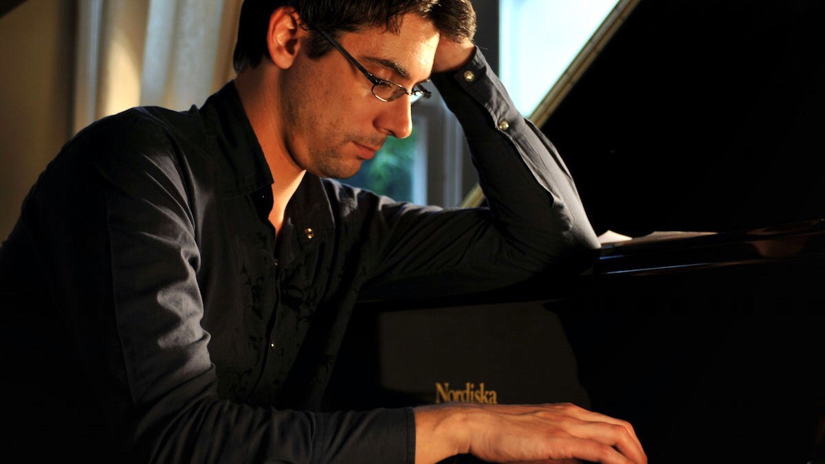 West Coast pianist Josh Nelson