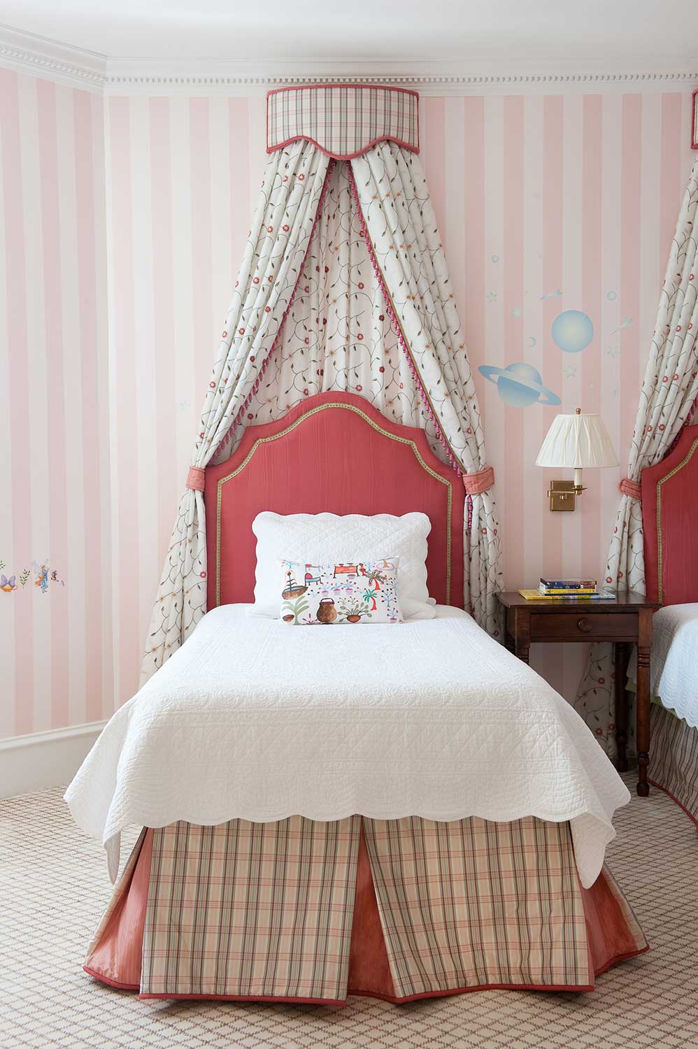 decorative_bed_tent_for_girls_room.jpg