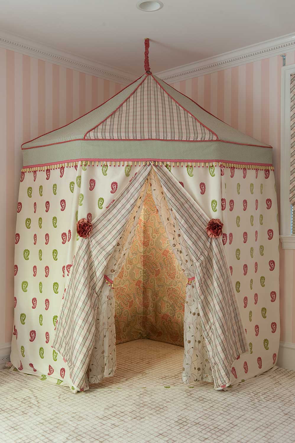 decorative_tent_for_girls_room.jpg
