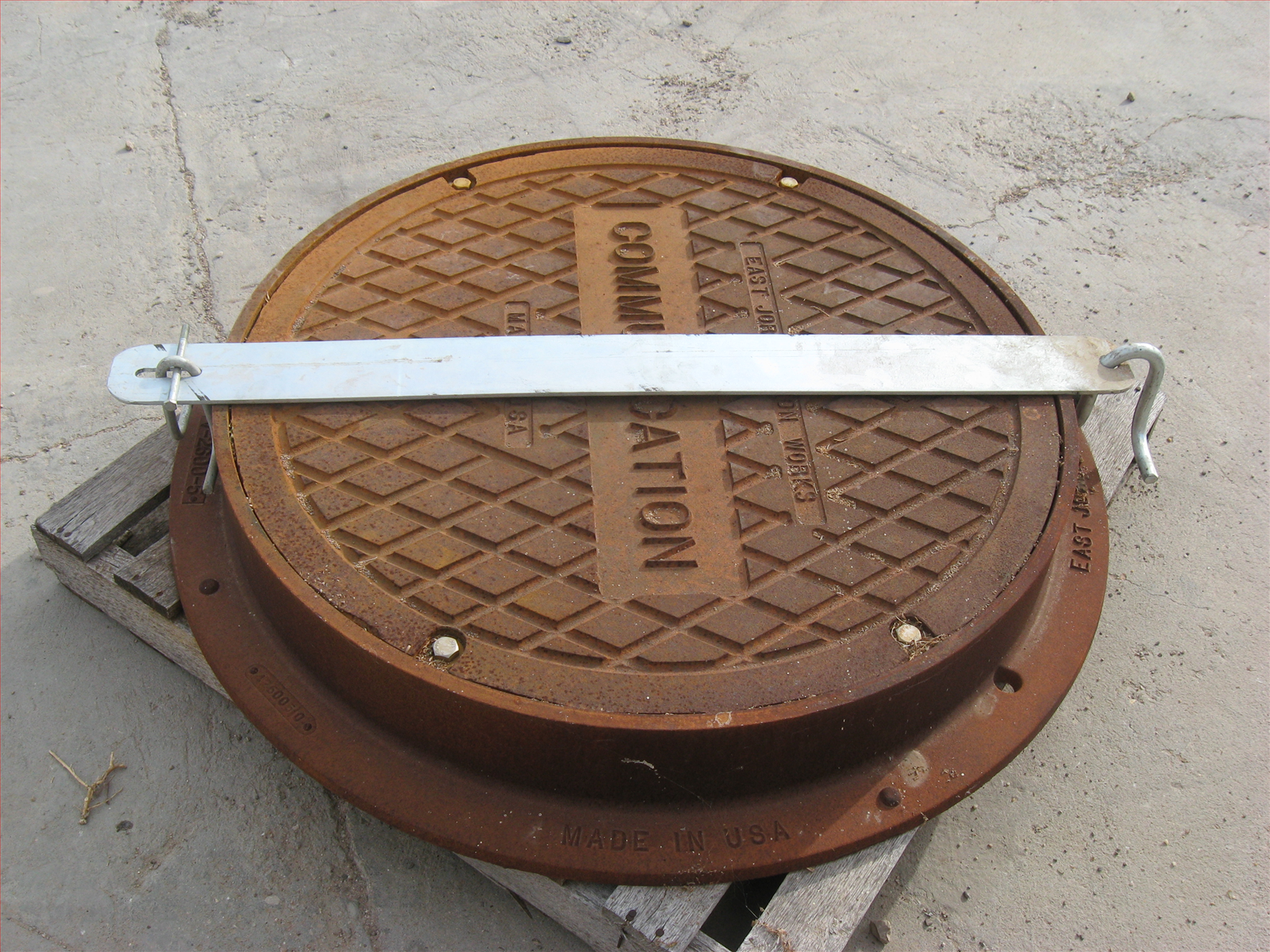 Manhole Riser with Lockbar Assembly