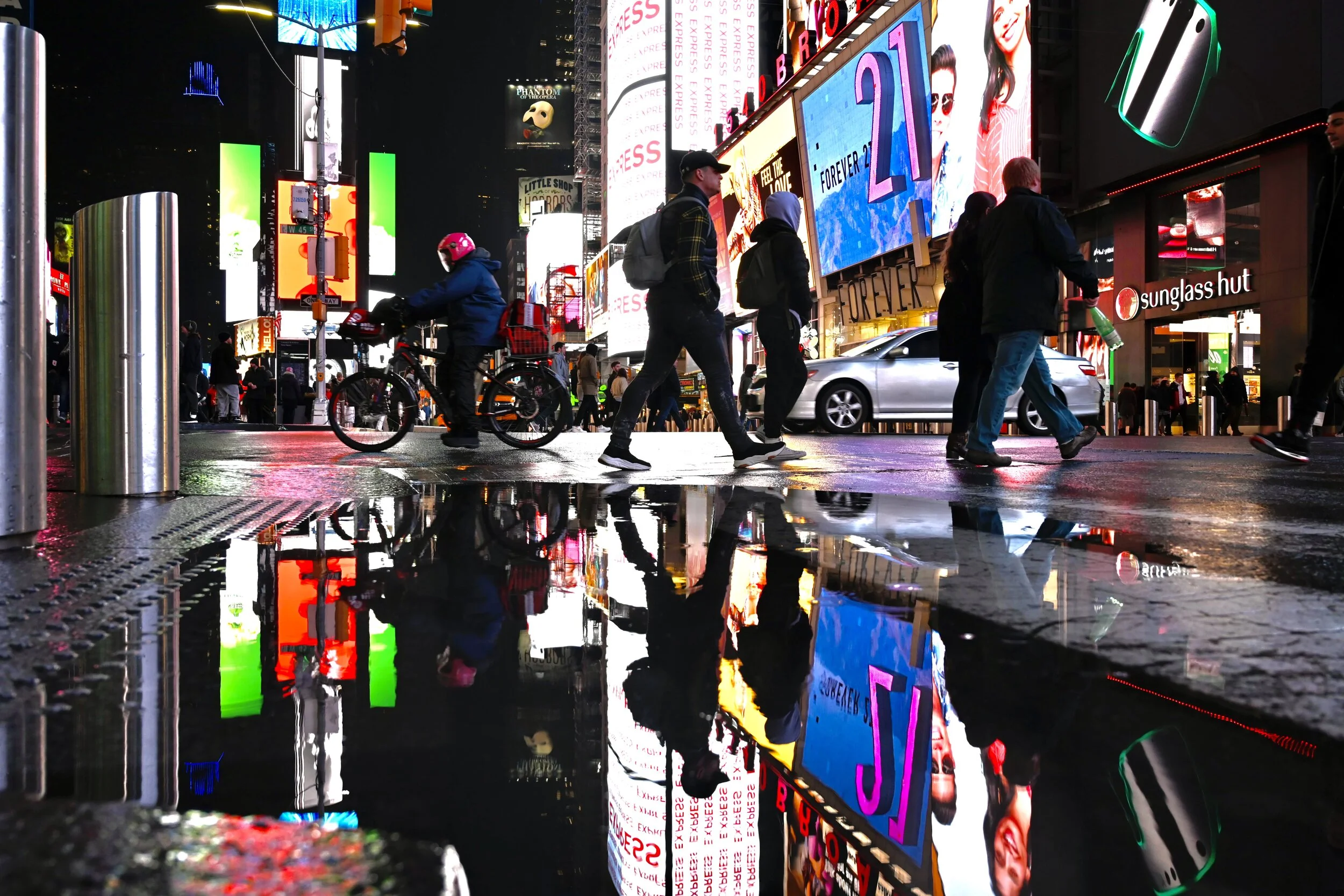  A rainy night in Times Square, Manhattan. 