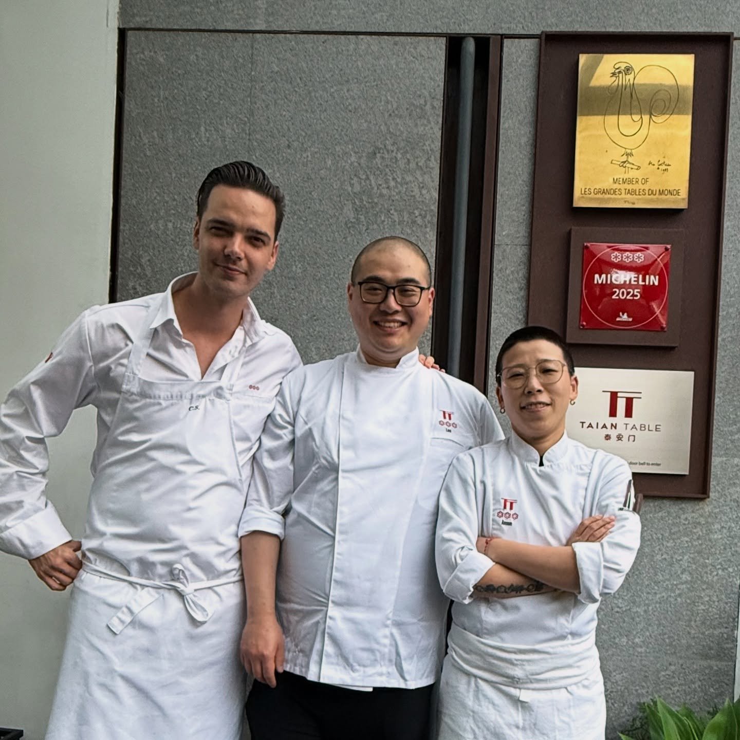 Here&rsquo;s a picture with our Chef de Cuisine @anson_renyufei  and, in the center, our newly promoted Sous Chef Lee @li.dewei .
Lee has been with us at Taian Table Shanghai since 2019 &mdash; starting as a Commis de cuisine. 
It&rsquo;s been a real