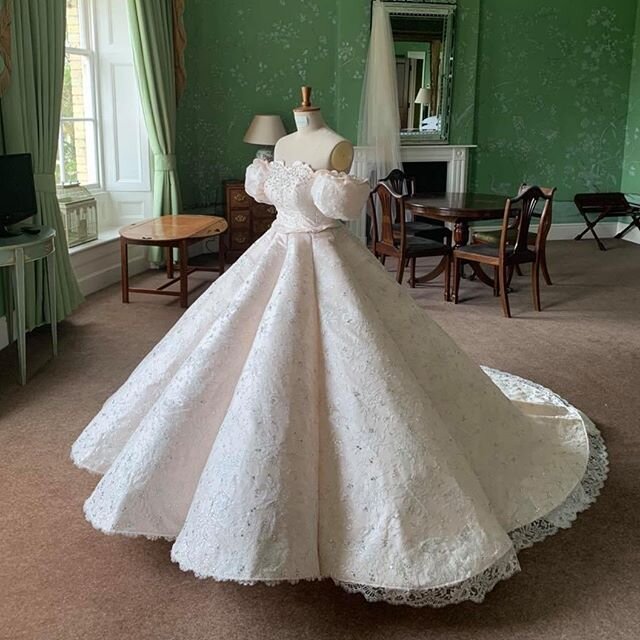 With the country starting to ease out of lockdown. I know many of you are excited about visiting the studio. We are excited to see our clients. Many have had to postpone. Some still nervous, about when, and if they can marry. Newly engaged brides to 