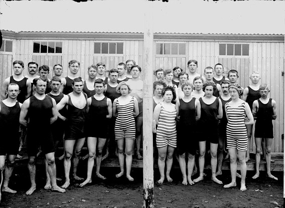 bw group of swimmers.jpg