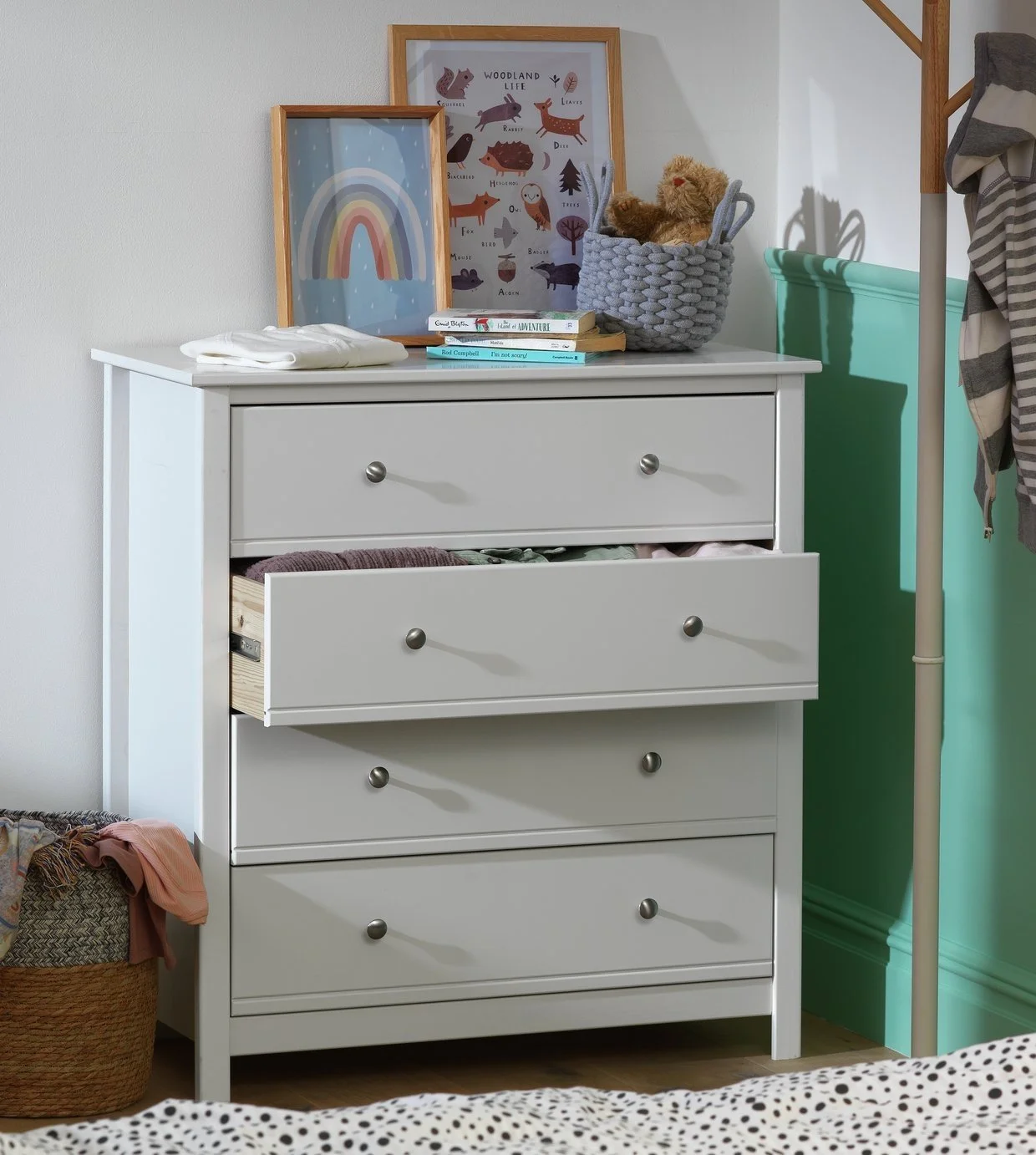 Habitat Brooklyn 4 Chest of Drawers - White 18169541.jpg