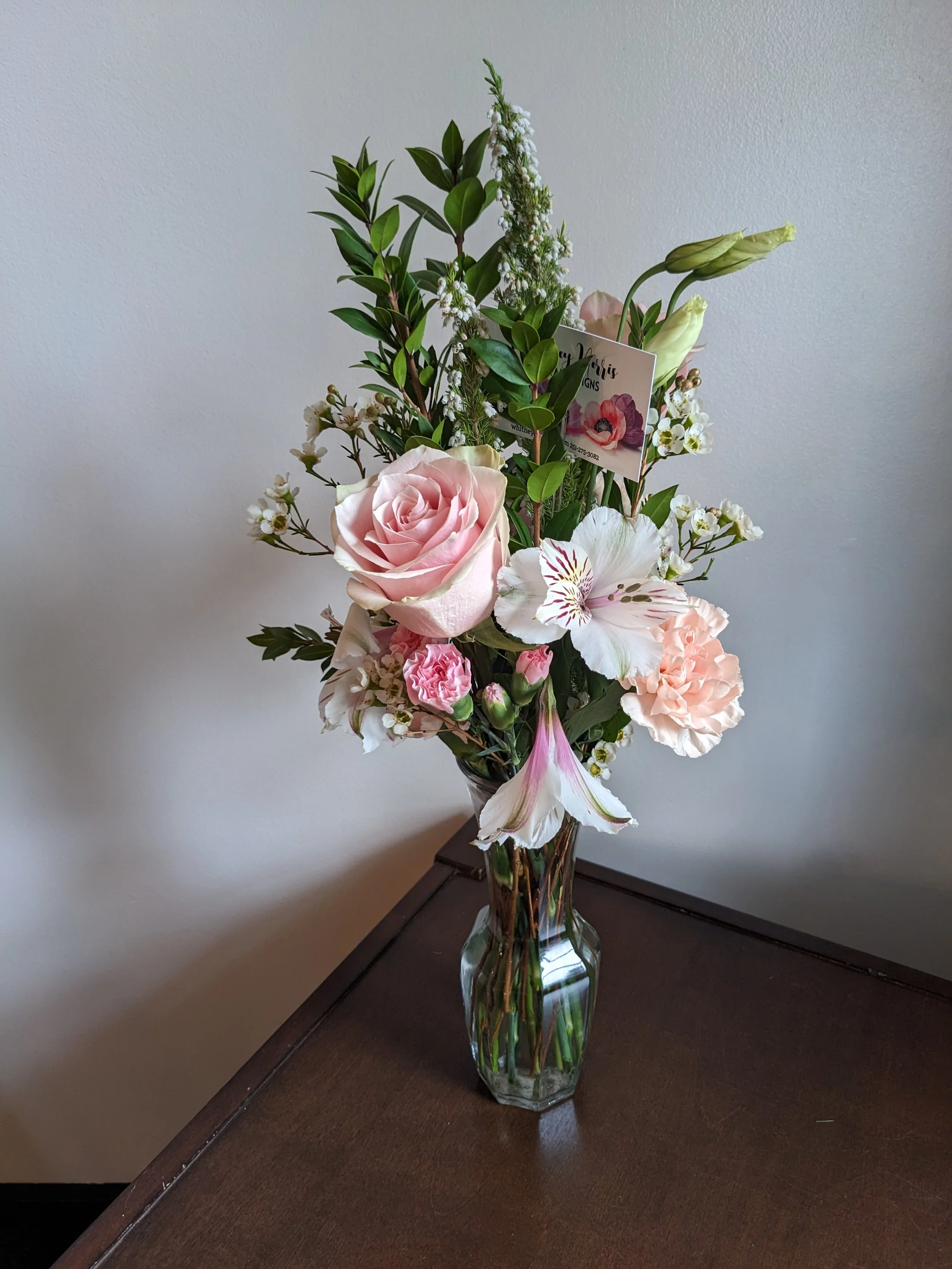 Mini Light and Airy Vase Arrangement