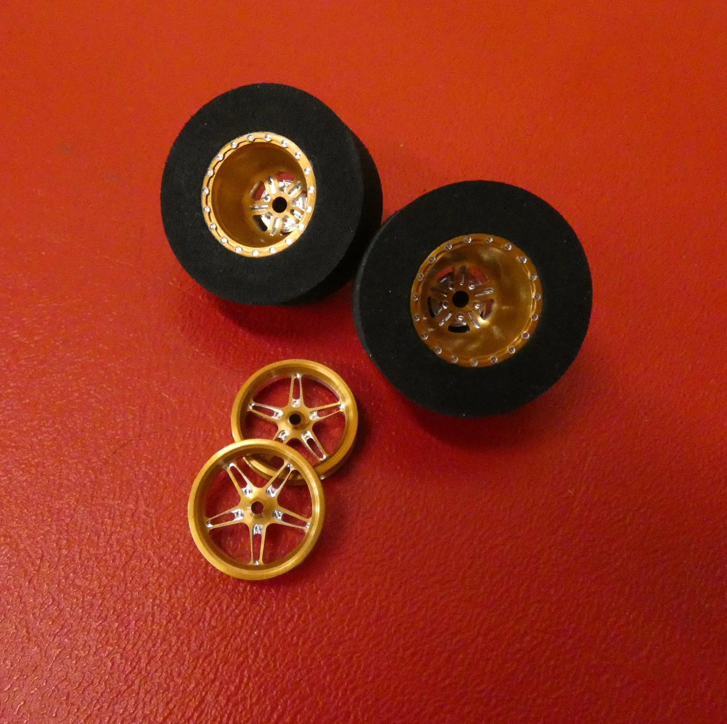 Race Star  15 fronts 15 x .500" rears gold anodized a with 1 3/16" O.D. rubber  For slot cars