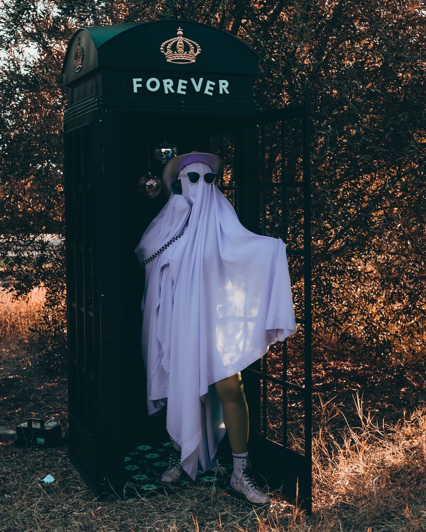 Happy October 1st 👻🖤

#pastelghost #ghostphotoshoot #halloweenspirit #spookyseason👻