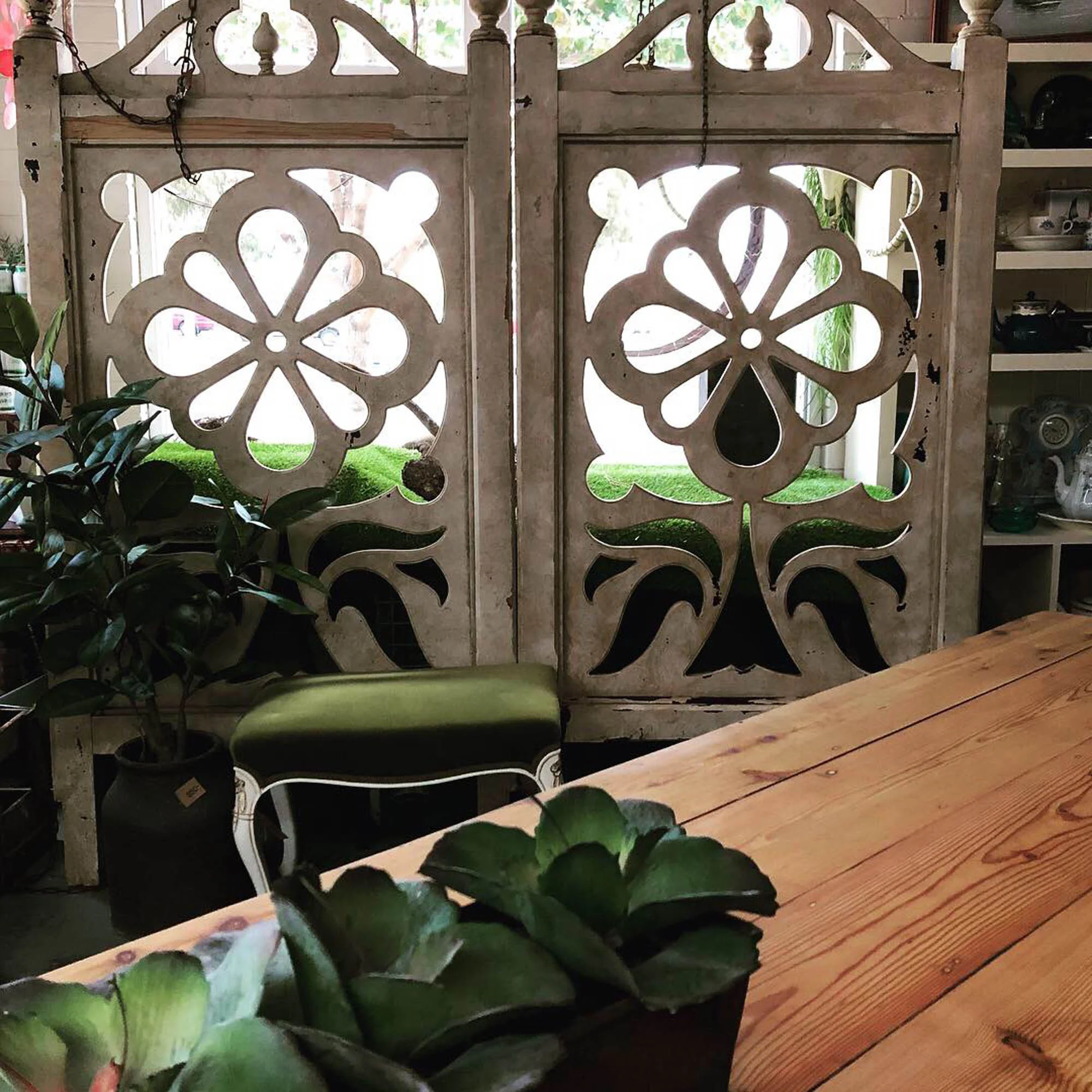 These Vintage screens were originally from an old establishment in Frankston, then found in a dairy shed in Gippsland. They’ve now returned back to the Mornington Peninsula and loved again.