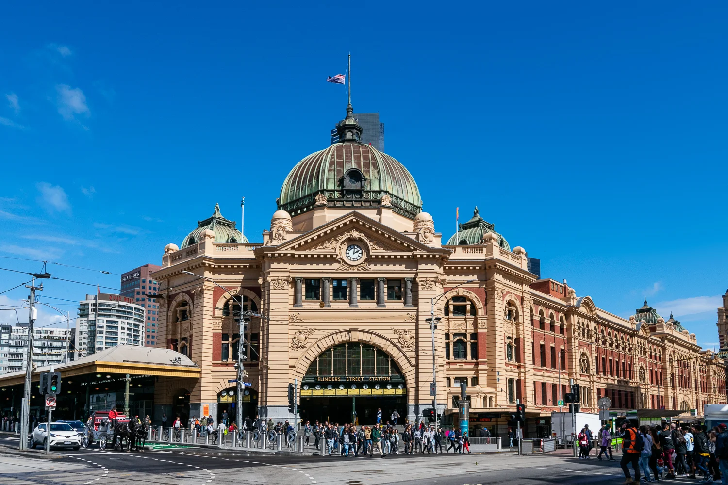 FLINDERS STREET STATION 