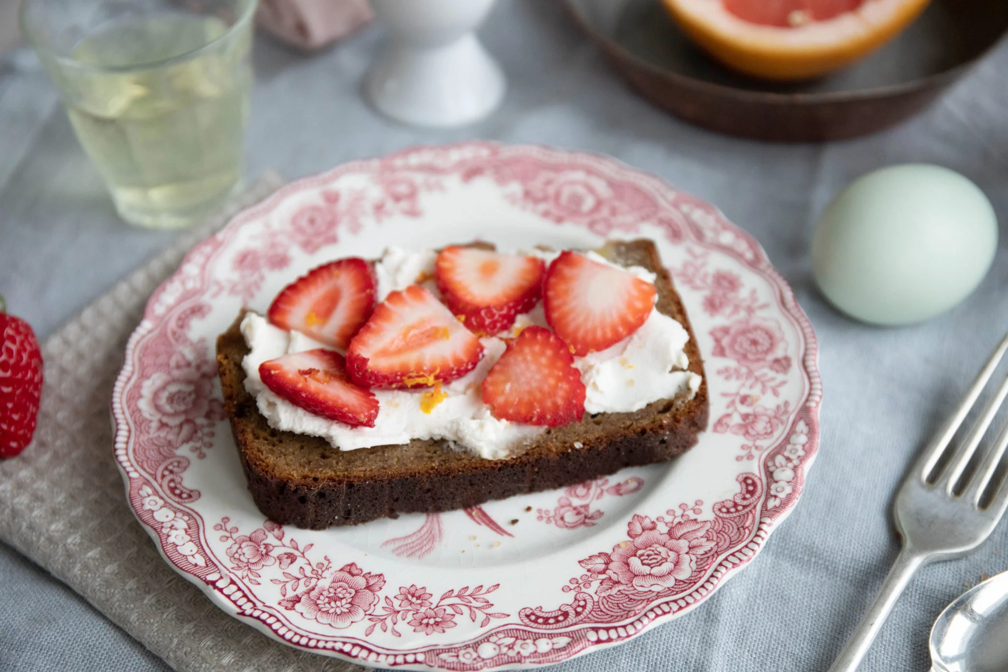 bananabreadwithstrawberries 2.jpg