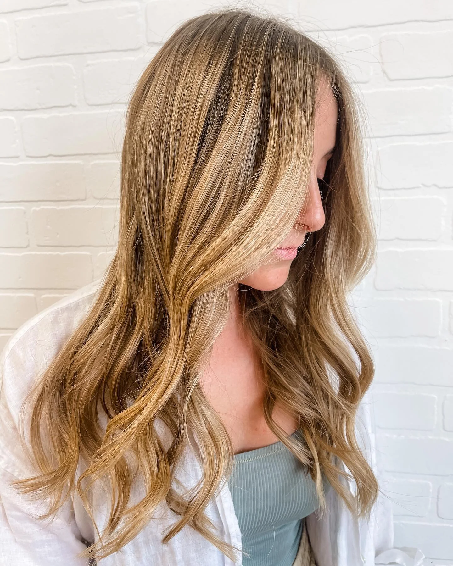 Happy Monday!! Have you reserved with us yet? This is your reminder to treat yourself to that look you&rsquo;ve been eyeing 👀 We can&rsquo;t wait to see you 🤍