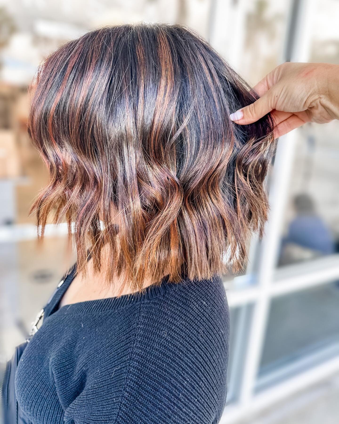 Short Sweet and topped with Amber Glaze by @redken Shades EQ. Who else is craving a new warm look? Done by @dizdidit
