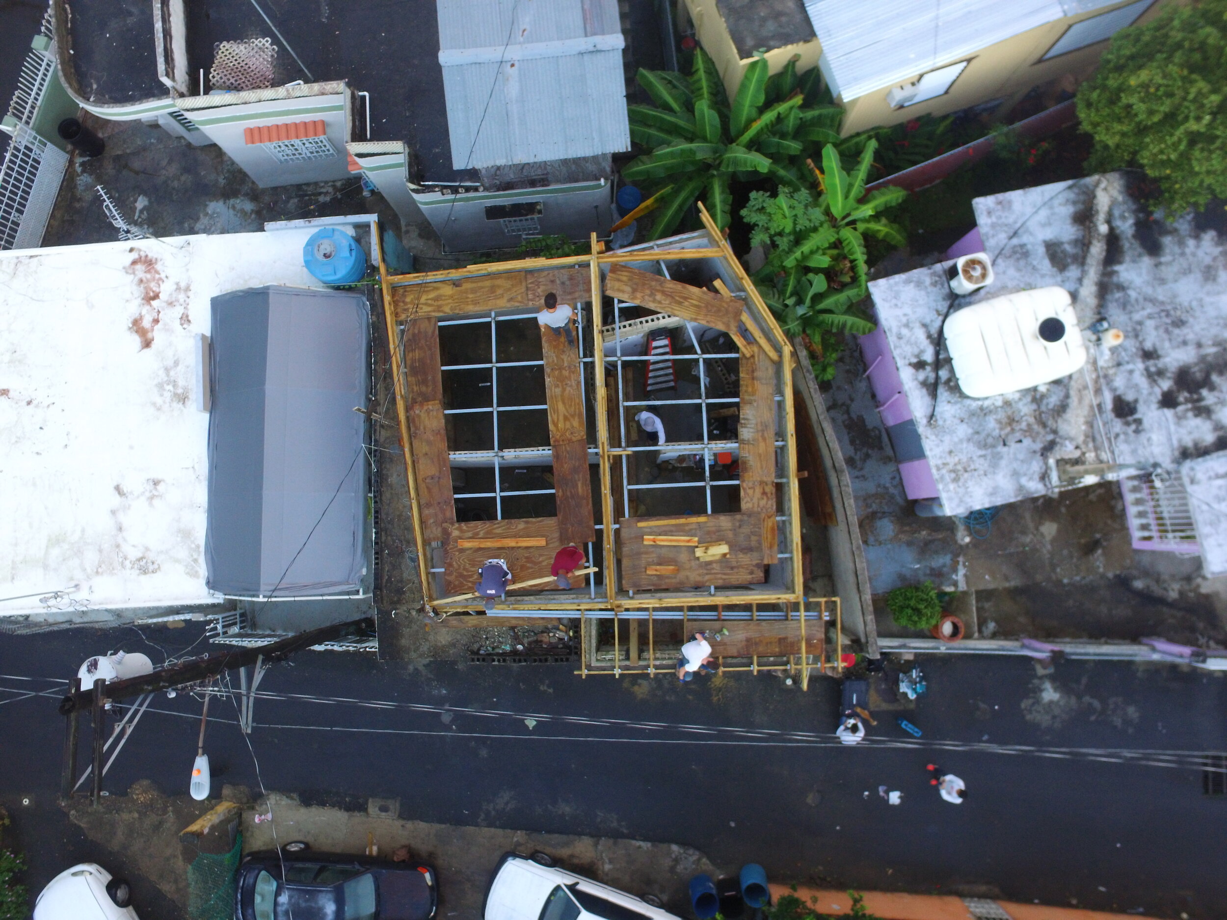  Drone view of the third house while the edge beams were being framed. Photo by Luisel Zayas. 