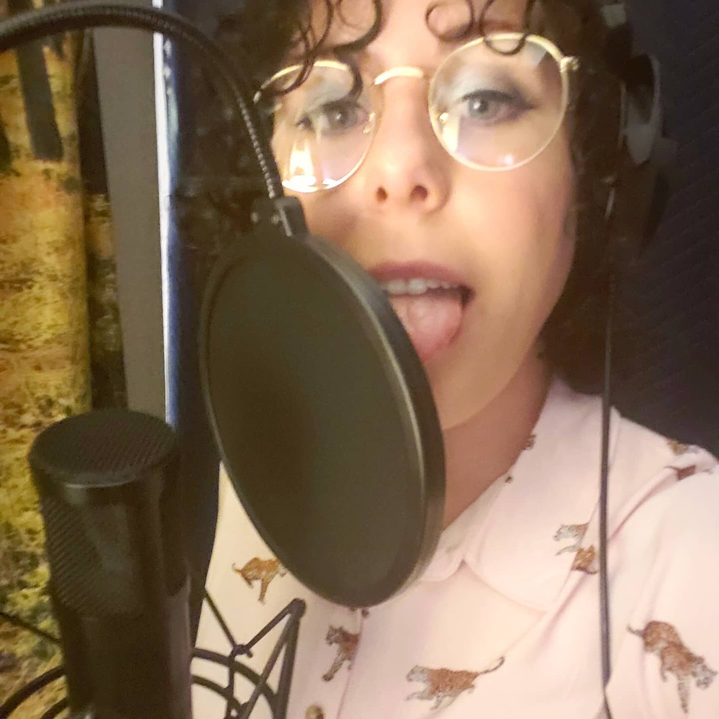 Mmm tasty tunez comin soon
.
.
.
.
.
.
.
.
.
.
#newmusic #musician #musiciansofinstagram #indiemusician #newartist #diymusician