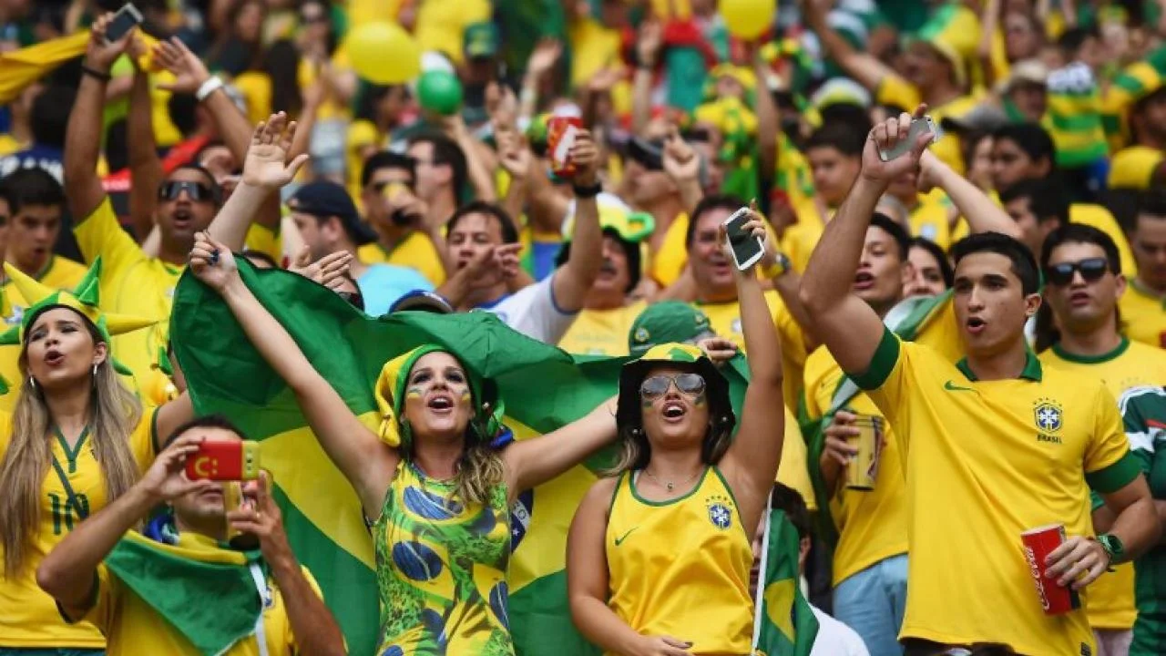 brazilian-fans-cheer-1.jpg