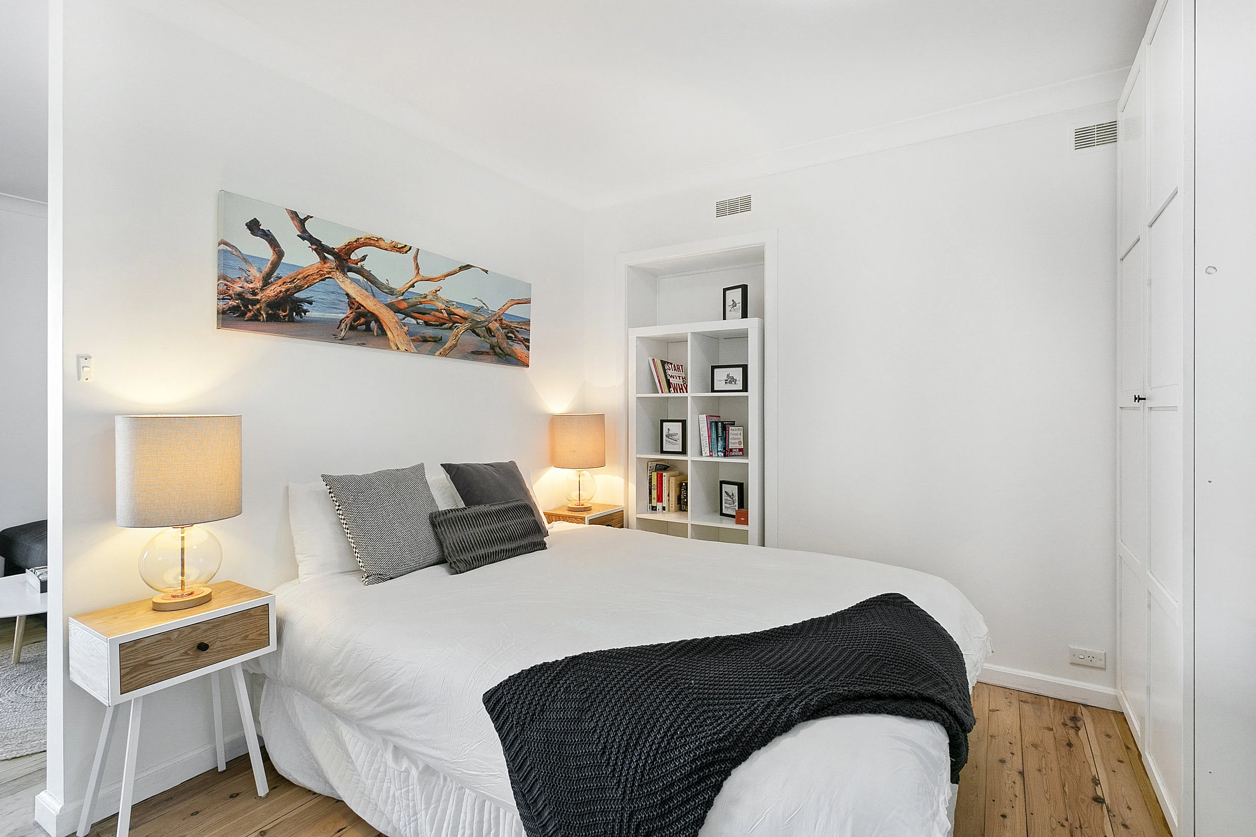 016_Open2view_ID587619-9a_Bronte_Marine_Drive__Bronte.jpg