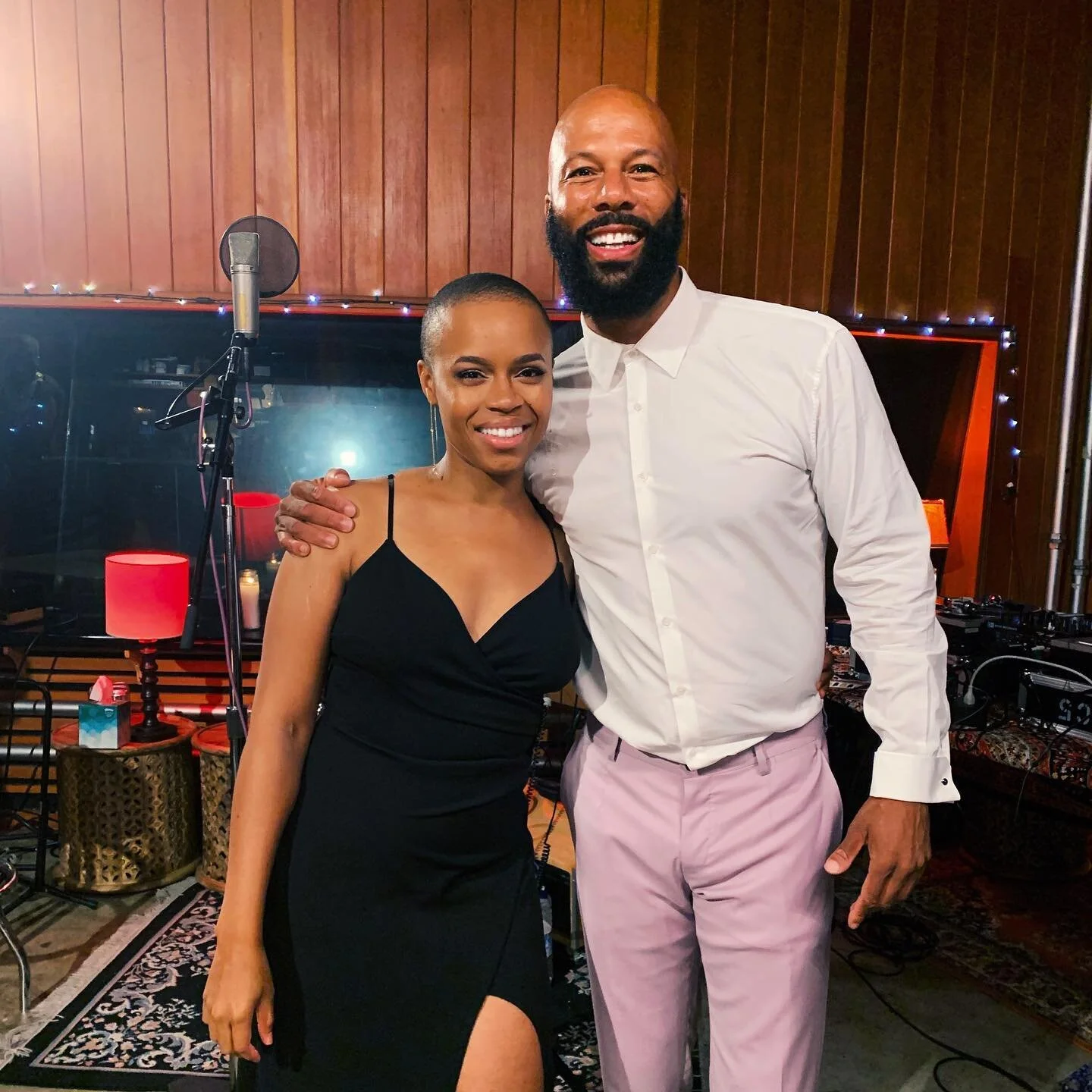 Had the pleasure of playing behind this beautiful soul @common for the @congressionalblackcaucus Phoenix Awards show 2020. Tune in tomorrow evening on @bet @bethertv 8pm ET/5pm PST

#shamekadwight #shining #common #bet #tarajiphenson #cbc #common #co