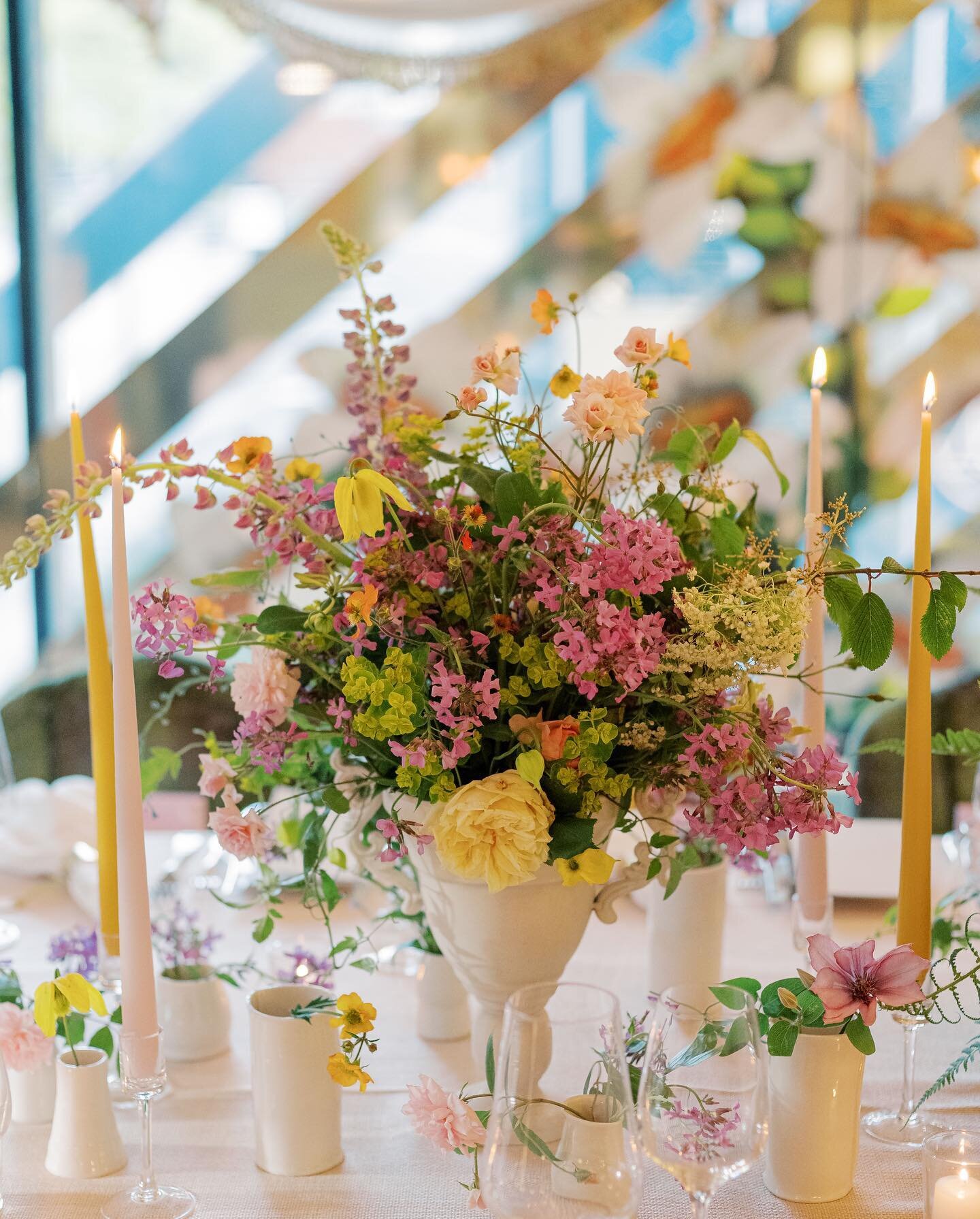 Sherbet colours for this extra pretty  dinner with @nataliehewittweddings for @narsissist &amp; @lookfantastic. We used exquisite @joannalingceramics porcelain bud vases to ensure each flower had its moment. 📸 @joannabriggsphoto