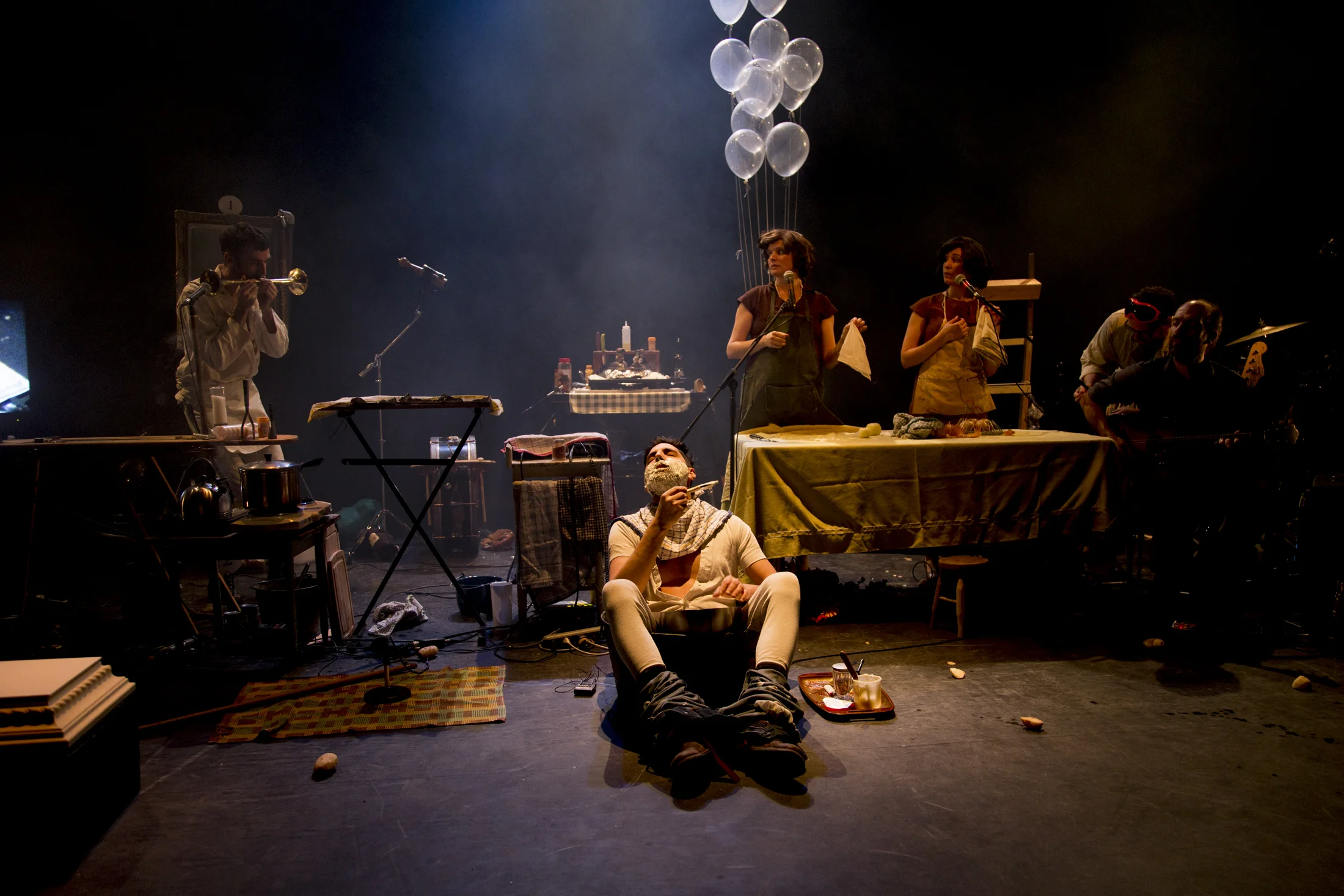 Québécois company l’orchestre d’hommes-orchestres bring you the music of the 1930s in this kitchen chronicle.