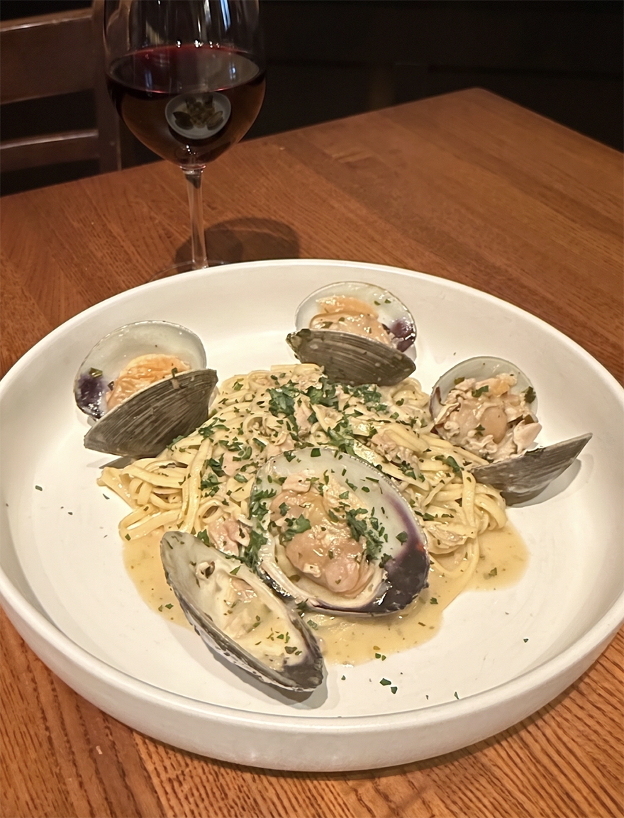 Fresh Linguine & Clams