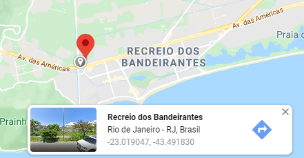 As coordenadas, latitude e longitude, aparecem ao clicar em qualquer área do mapa.