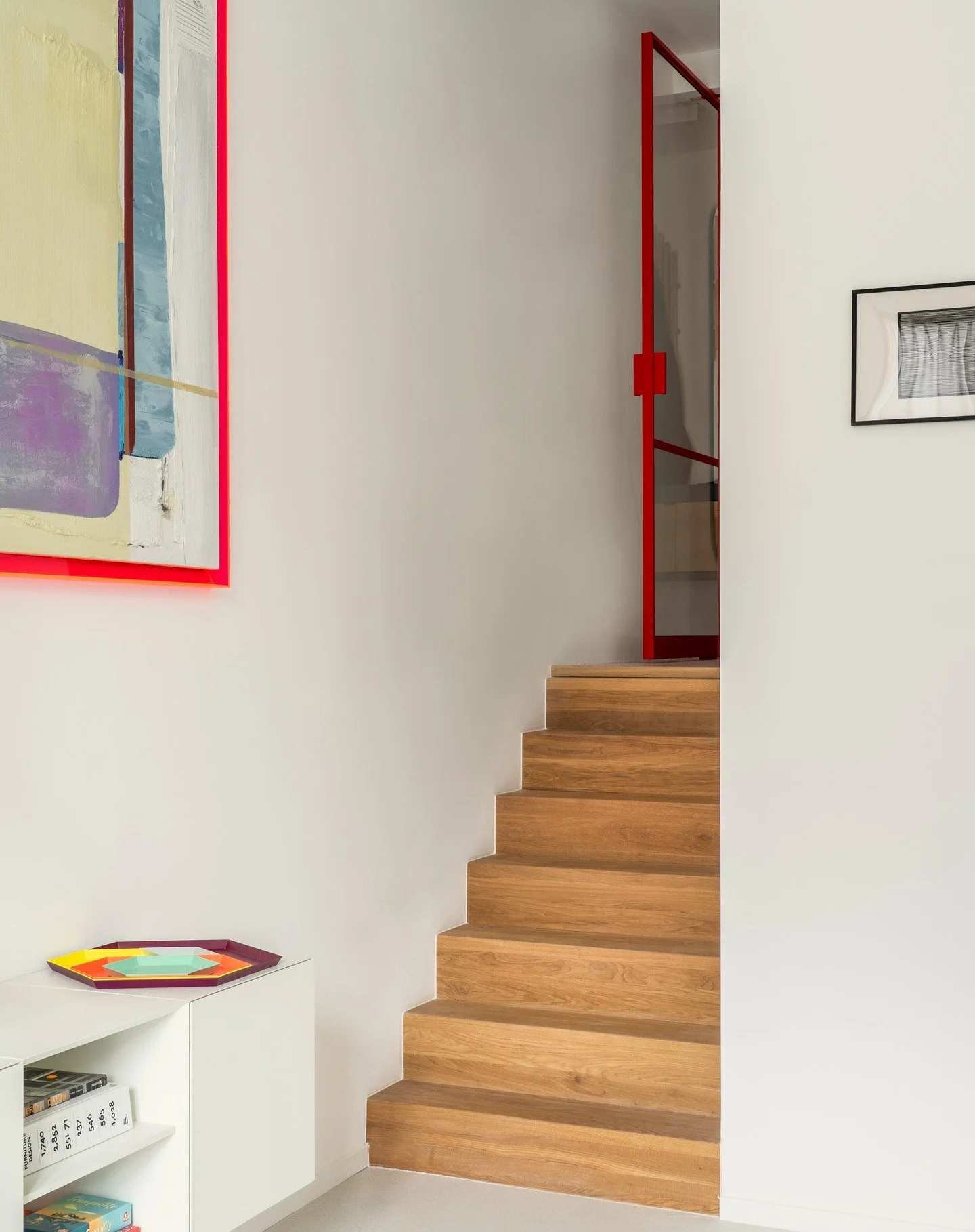 Pops of colour at our Borneo home! 🎨✨ These vibrant doors add just the right touch of personality, tying the whole space together in a playful way.

Contractor 👷🏻&zwj;♂️: @vondelbouw
Photographer 📷: @valentinabuonanno_photography