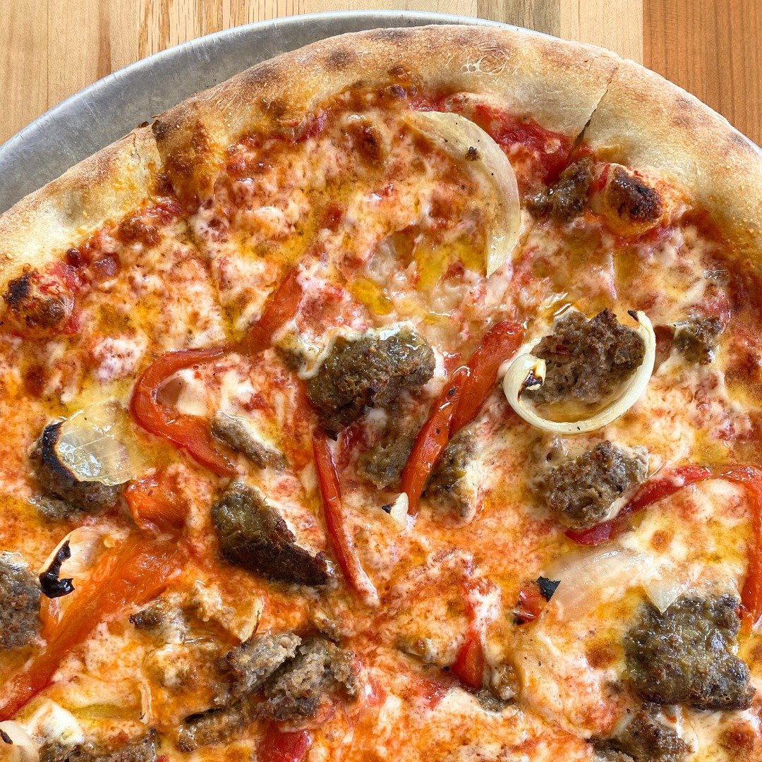 Meatball Amore apizza built with house-made meatballs (we make the roasted red peppers in house, too!). One of our most popular!

Come visit us on Niantic Main St - across from the Niantic Cinema! See you soon!