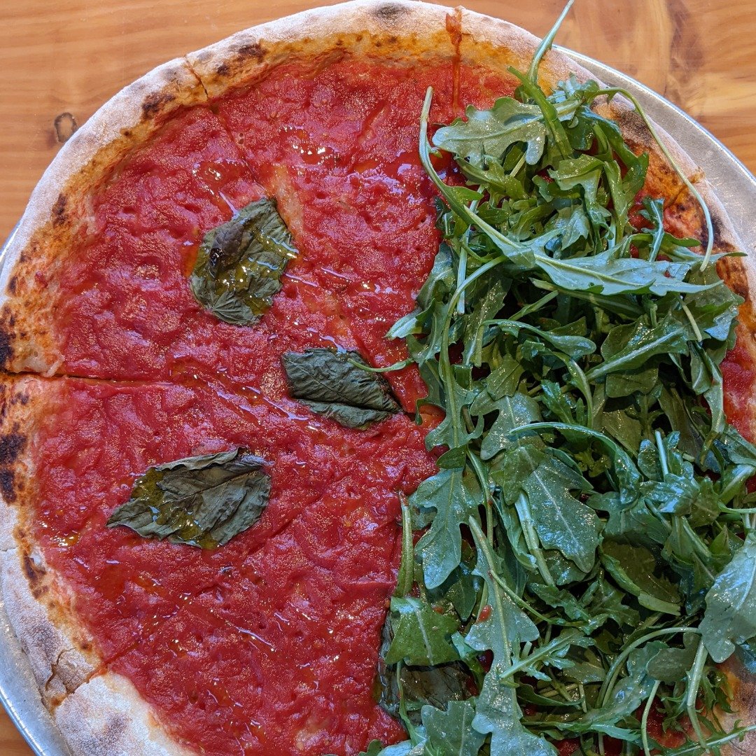 Red Pie with Lemon-Dressed Arugula topper. Classic!

Dine-In * 294 Main St, Niantic
Delivery * VincitoriApizza.com 
Take-out * 860-739-3136 

 #ctshoreline #letusdothecooking #nianticmainstreet #ctdelivery #freshingredients #niantic #scratchmade #ctp