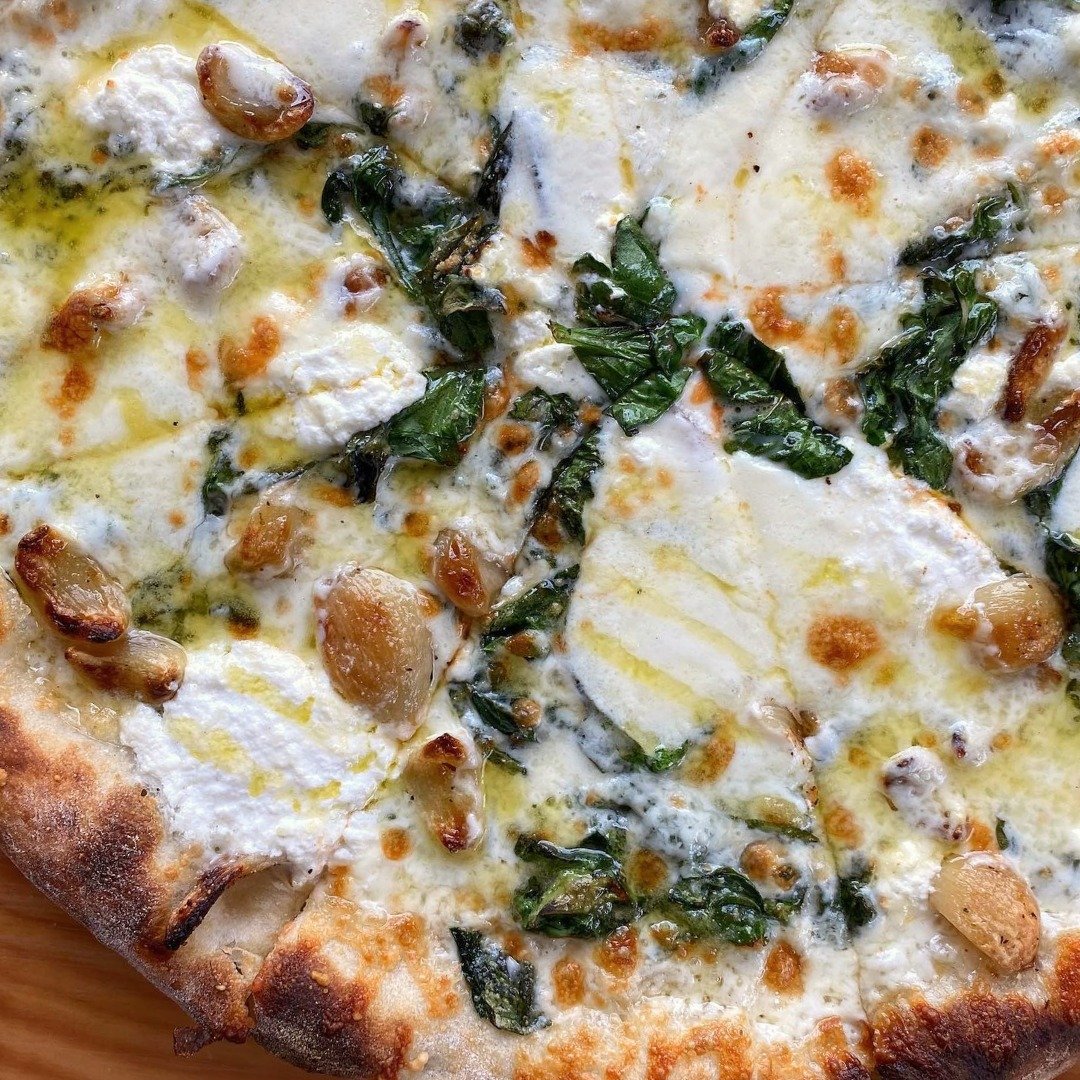 SPINACH PIE
sourdough crust, fresh spinach, roasted garlic, atop our signature cheese blend with dollops of ricotta and fresh mozzarella, garlic oil

📞 860-739-3136 to order