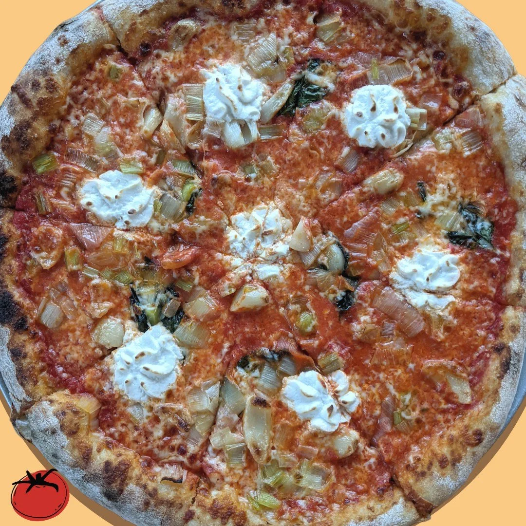 Garleek Pie ~ light signature cheese blend, roasted garlic, sauteed leeks, ricotta, on our rosso pie 🤩

Dine-In * 294 Main St, Niantic
Delivery * VincitoriApizza.com 
Take-out * 860-739-3136