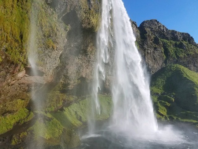 Waterfall_Iceland_Menu4living.com.JPG