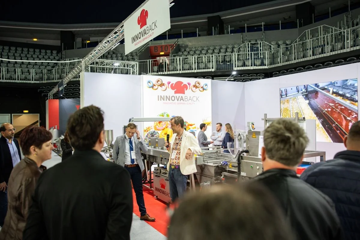 Vorführung am Stand – an der FGA hat Christoph live Berliner gebacken, an der FG haben wir erklärt, gezeigt und Fragen beantwortet.