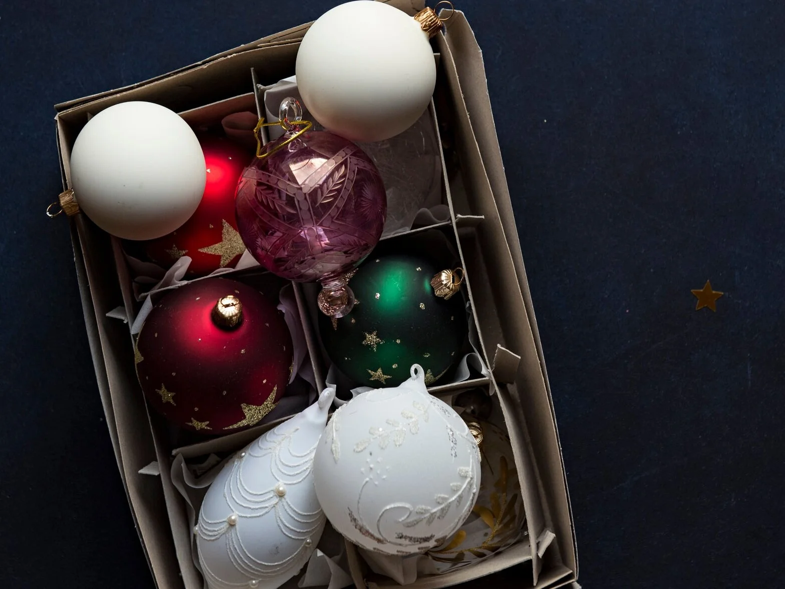 pack-baubles-into-a-box