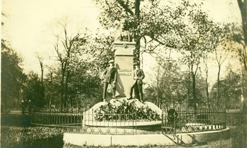 1900_Goodale_Statue.jpg