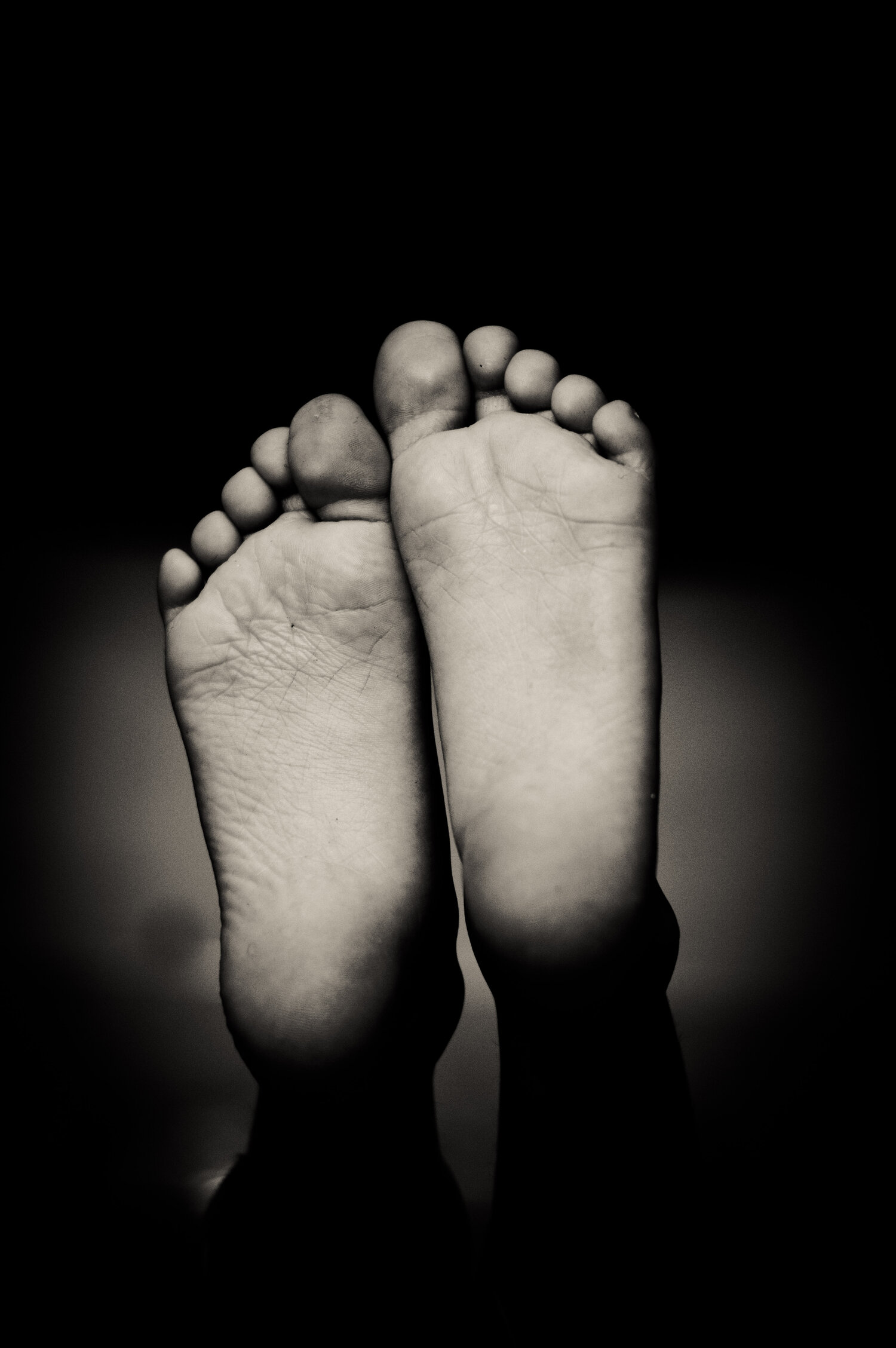 Different causes and treatment of foot pain and flatfoot.