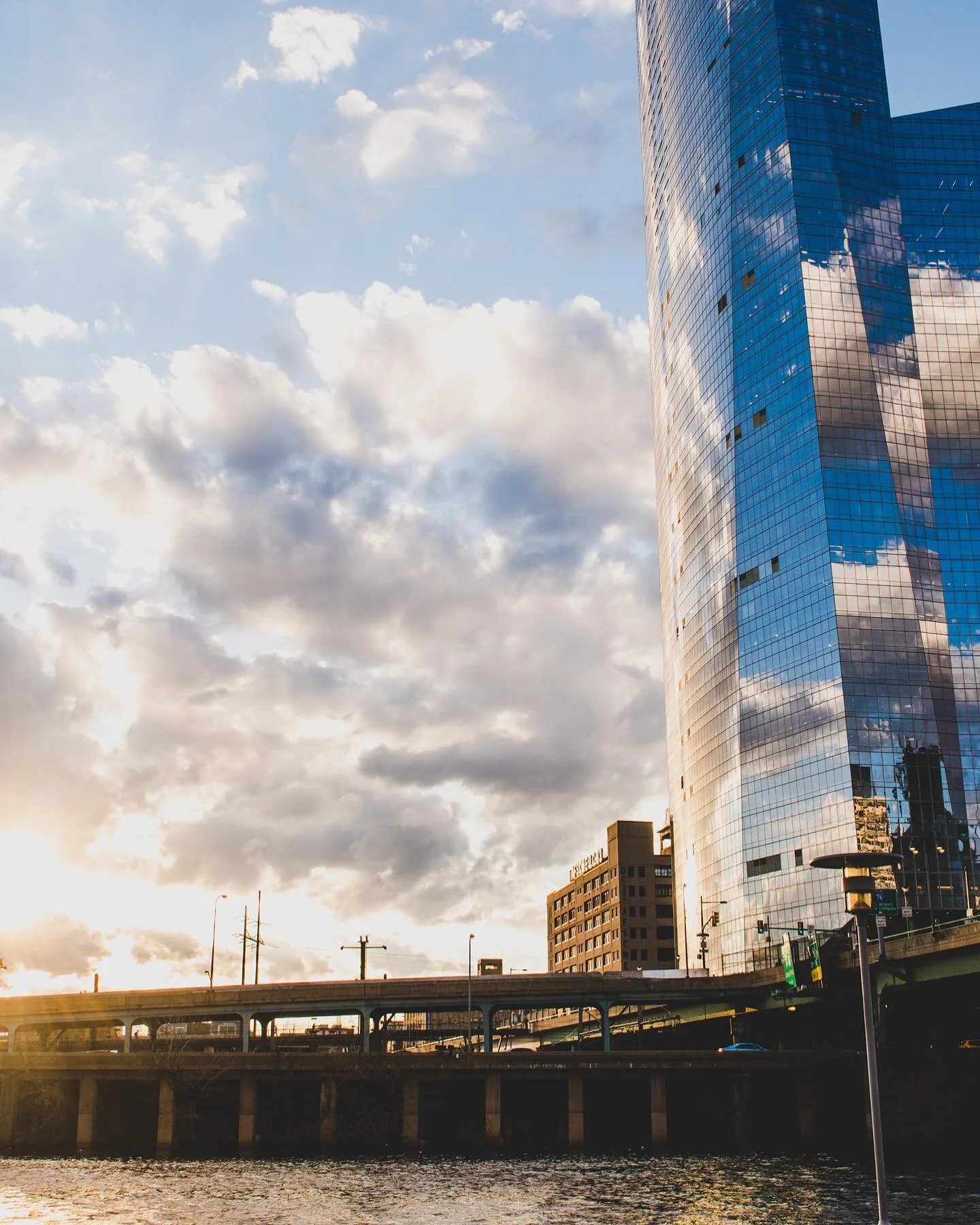 Chasing that little bit of sun in this winter weather&hellip;.

#philadelphia #philly #urbanexploration