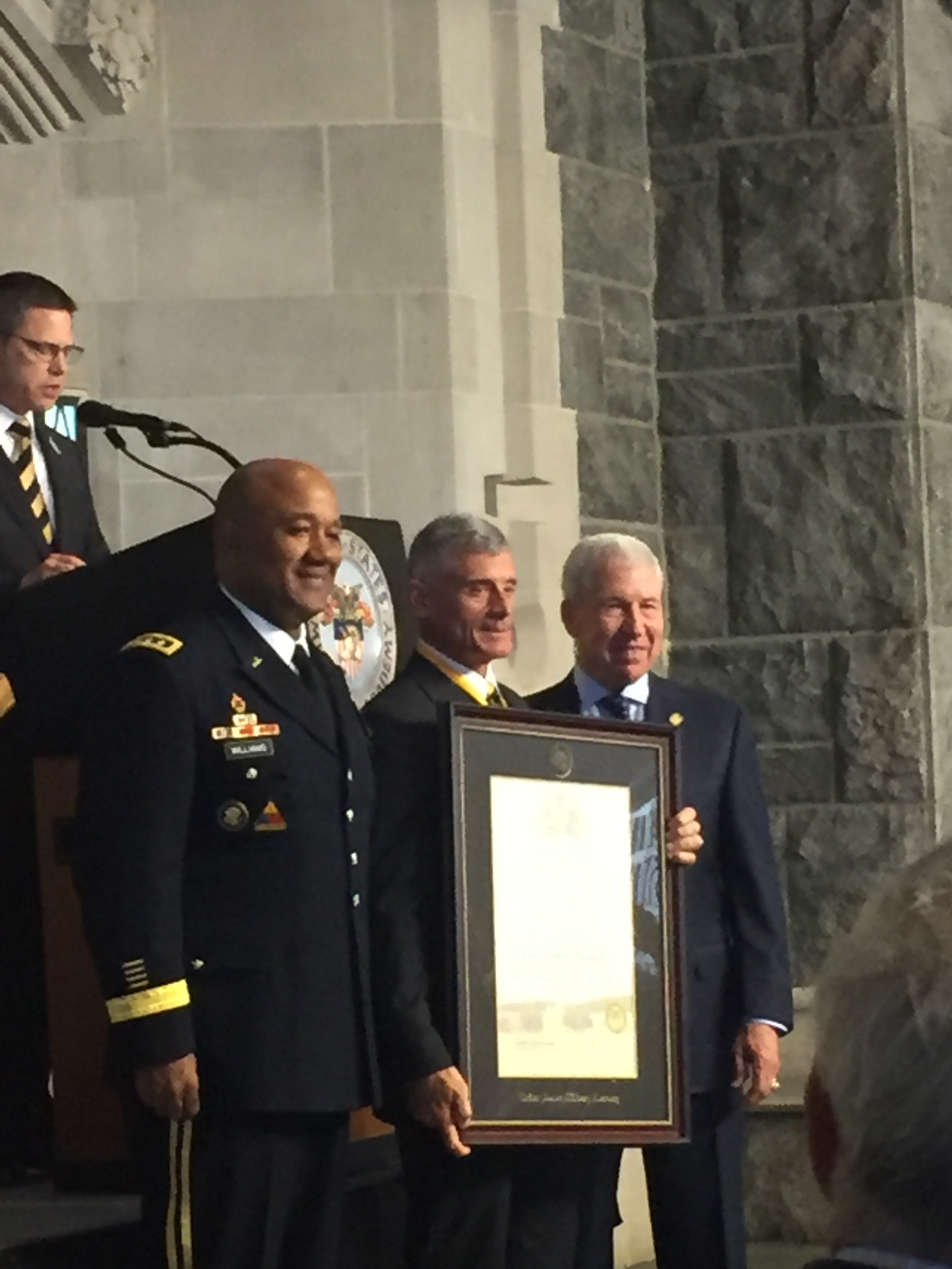 Robert Caslen Receives Distinguish Grad Award