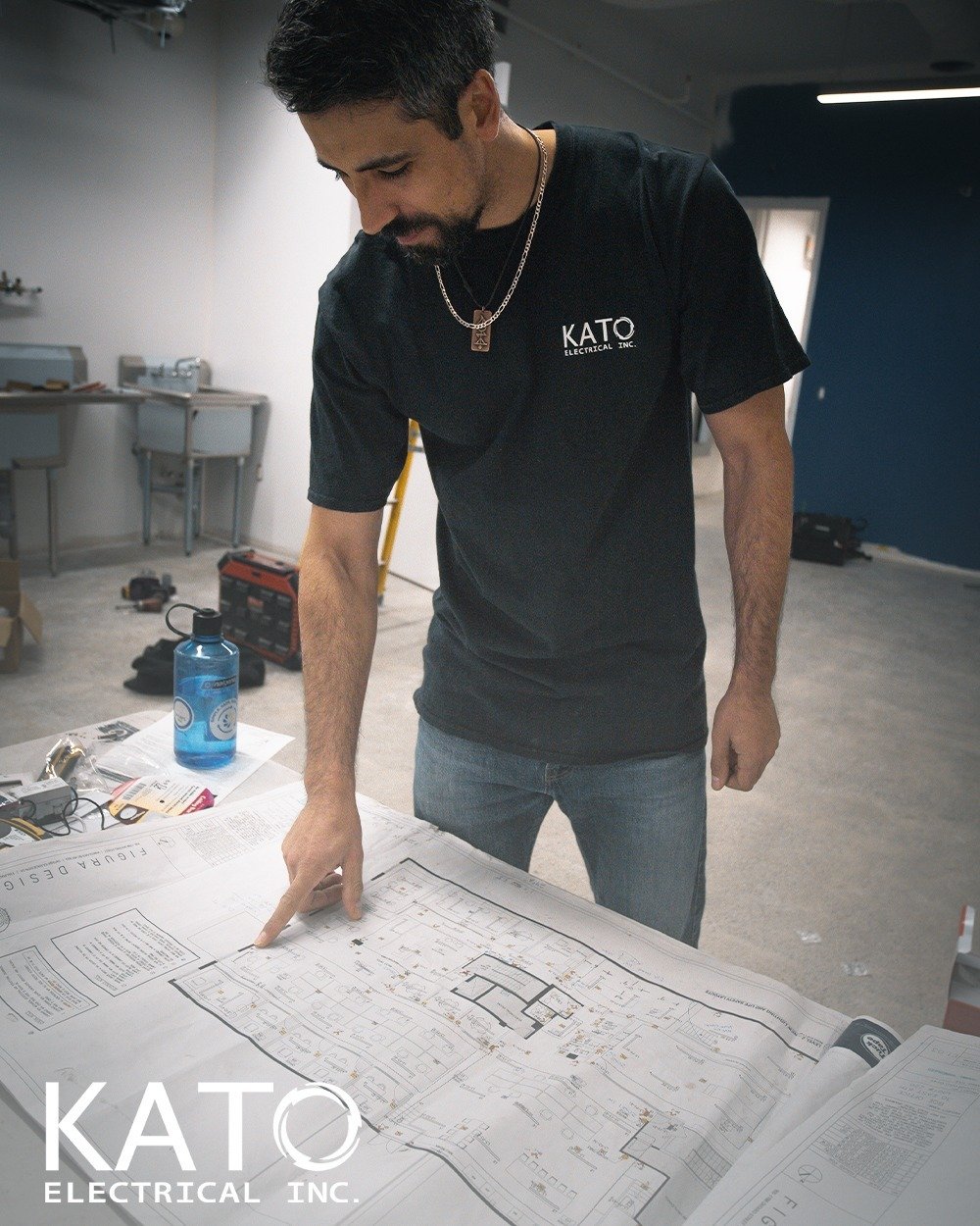 Planning is the key to successful projects! Our skilled team member is seen carefully reviewing blueprints for this job. This attention to detail ensures we meet our clients' needs and deliver top-quality results everytime.

#projectplanning #bluepri