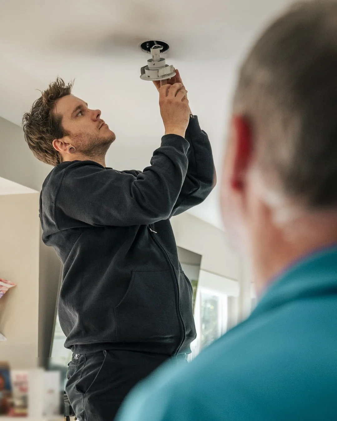 A small upgrade, a big difference. 💡
In a Vancouver home this week swapping out a fixture &mdash; clean, quick, and done right while the homeowner looked on. This is what a Kato service call looks like: tidy work, in and out, no mess left behind.
Li