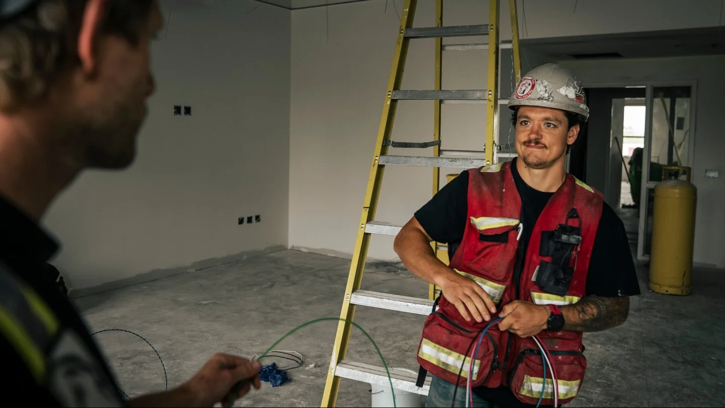 Wire in hand, ladder up, good energy on site 😄⚡ The best crews make the hard days look easy.

#CommercialElectrical #ElectricalContractor #ElectricianLife #Electrician #TradesLife #ConstructionLife #VancouverElectrician #KatoElectrical #VancouverBC 
