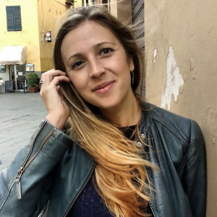 "Playing with different beginnings to find the right moment to enter the story": Amanda Dennis on first pages