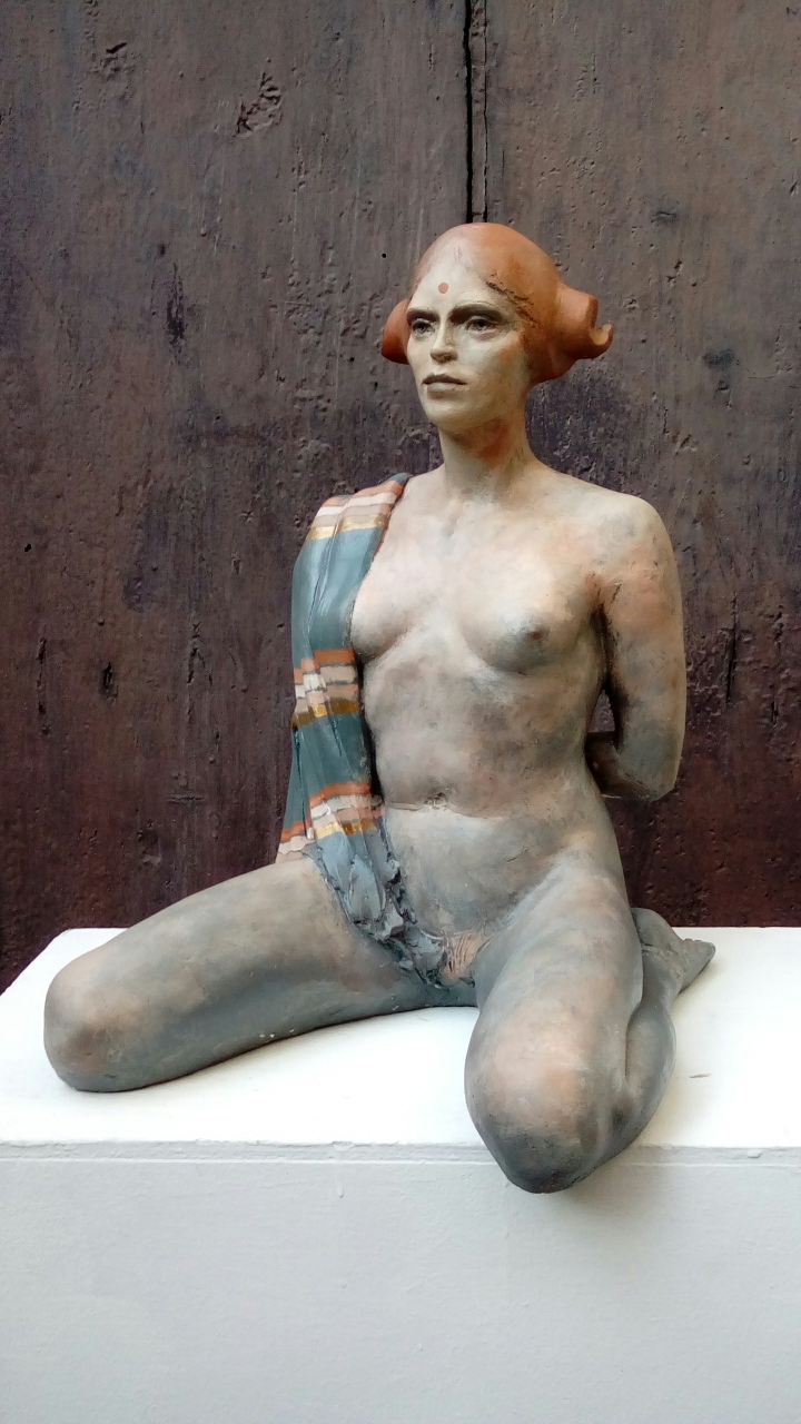 ragazza ariete resina.JPG