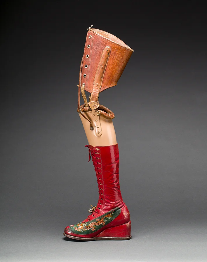 Prosthetic leg with leather boot. Appliquéd silk with embroidered Chinese motifs. Photograph Javier Hinojosa. Museo Frida Kahlo. © Diego Riviera and Frida Kahlo Archives
