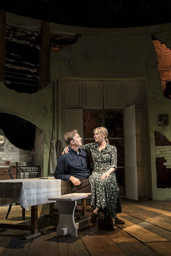 David Morrissey and Lesley Sharp photographed by Johan Persson
