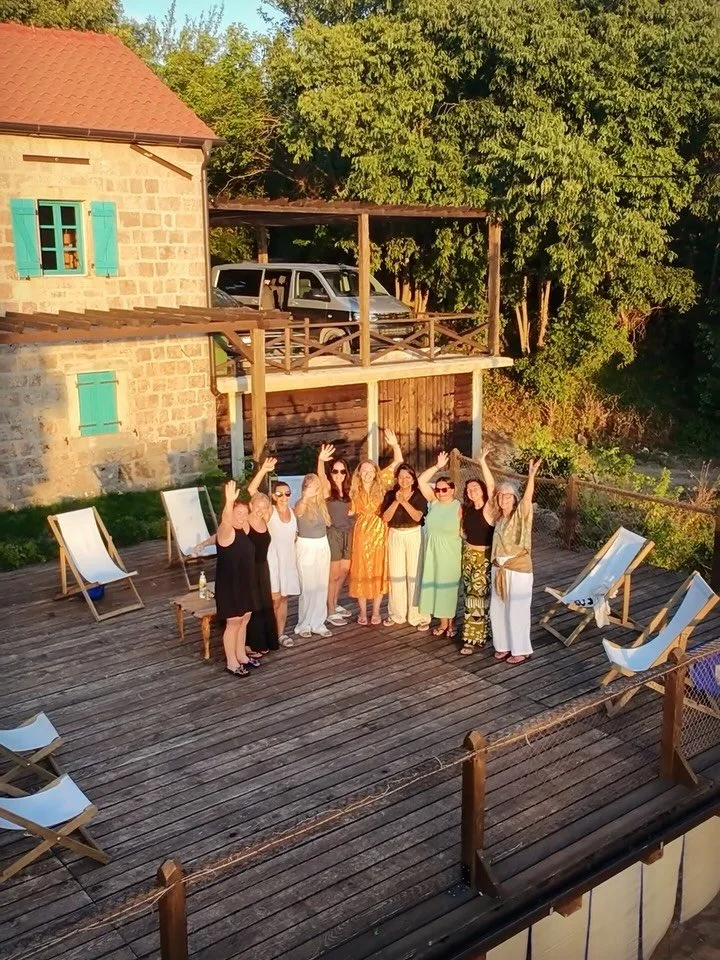 🌱 ✨VENUE HIRE✨

Tia and Francesca booked our place trusting it would be the right spot to welcome their guests and hold their retreat.
This choice means a lot to us, and we did our best to show our gratitude.
We happily shared our home, our meals, o