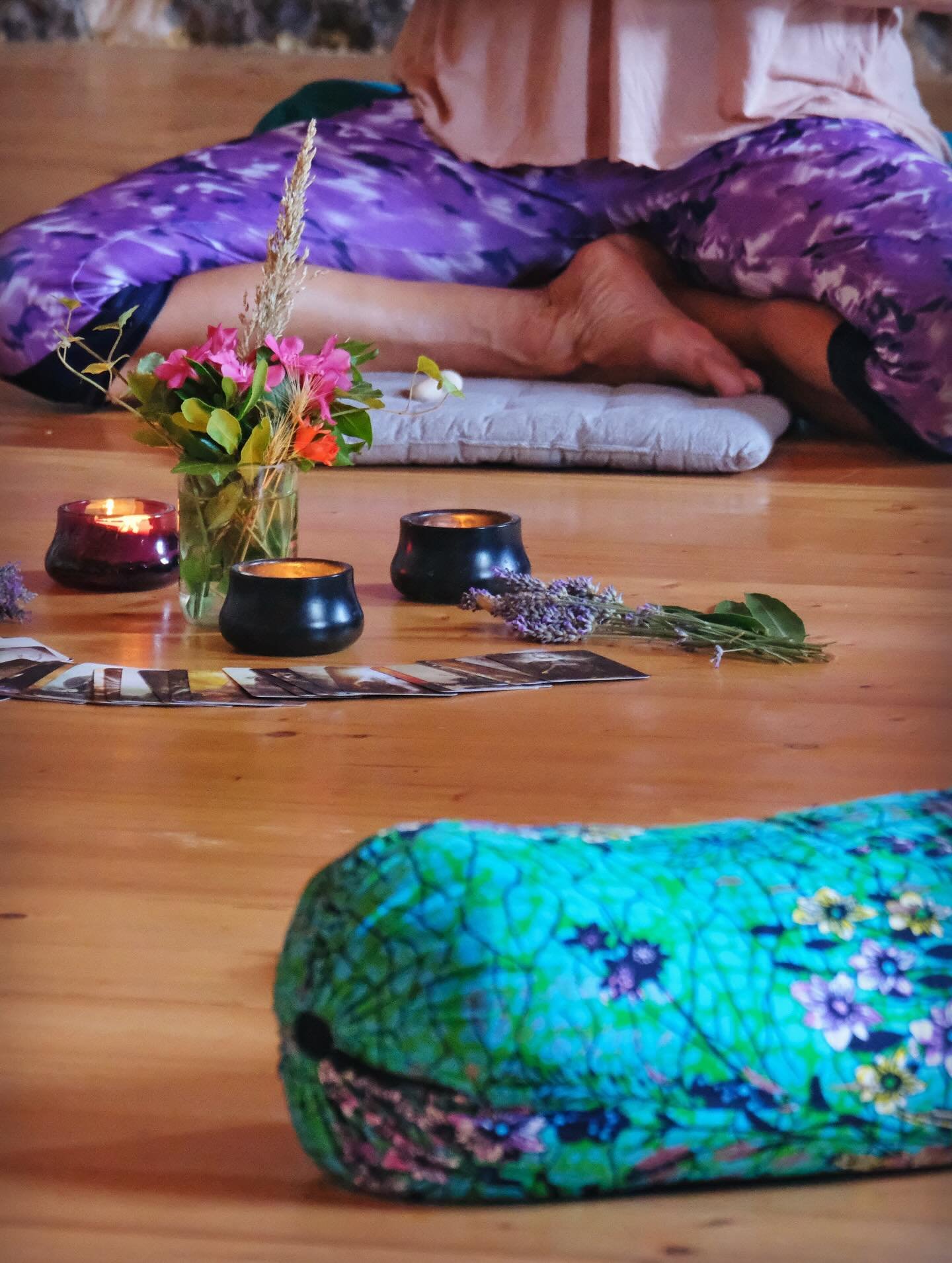 🌱

Every object has a story.
At Pachamama, we choose to rewrite it &mdash; not throw it away. 🌿

These yoga bolsters were born from our fabric scraps, old linen, and clothes that had lost their purpose.
Now they support your practice&hellip; and th