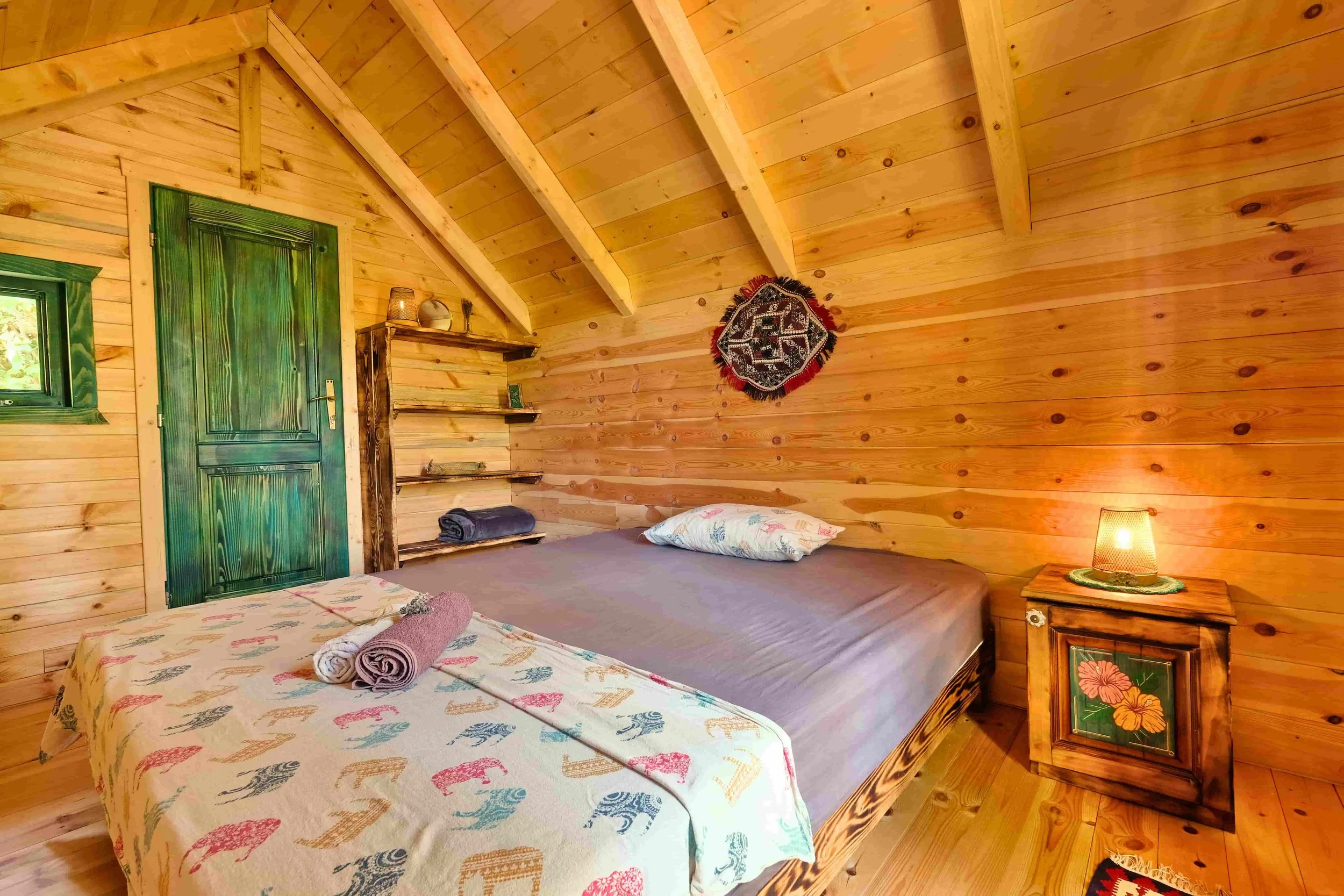 Wooden-Cabin-interior.jpg
