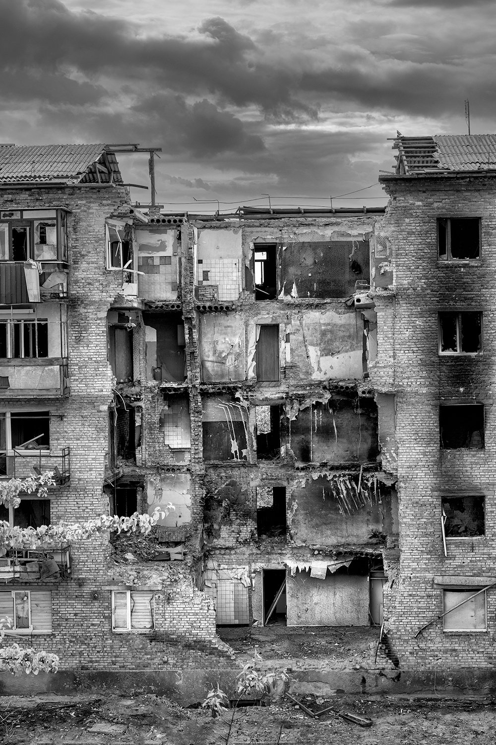Apartment building destroyed in Bucha in 2022 during the war in Irpin Photography Pierre Toutain-Dorbec.jpg