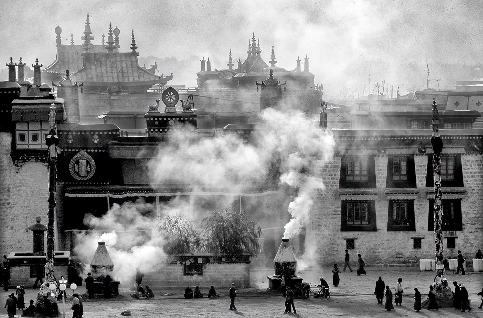 Tibet Lhasa the Jokhang temple 1980'.jpg